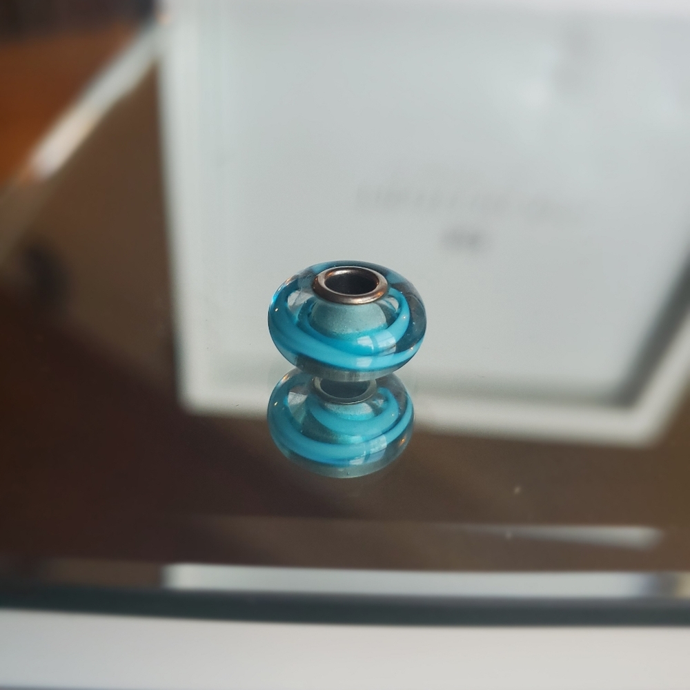 Glass bead